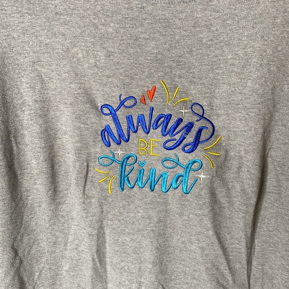 Comfort Soft woman’s medium Always Be Kind embroidered tee-shirt short sleeve. - Picture 2 of 3